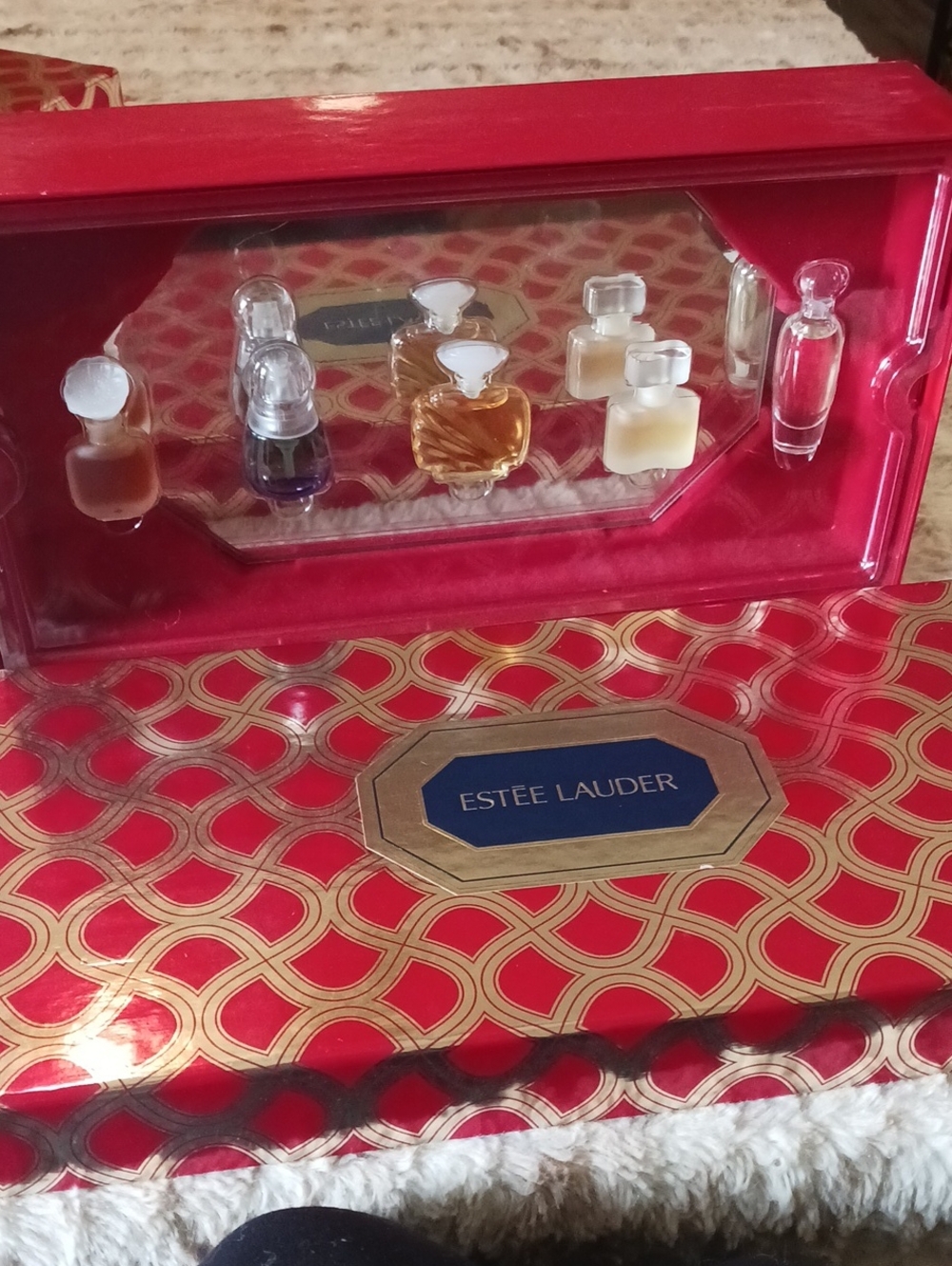 Estee Lauder Small Wonders Gift Set - Red - Picture 3 of 6